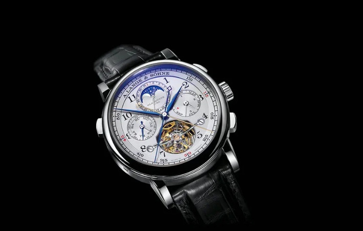 Bộ sưu tập đồng hồ của Tổng thống Putin còn có chiếc A.Lange & Söhne Tourbograph Perpetual “Pour le Mérite”. Đồng hồ được làm bằng bạch kim, chỉ sản xuất 50 chiếc trên thế giới và có giá gần 13 tỷ đồng.