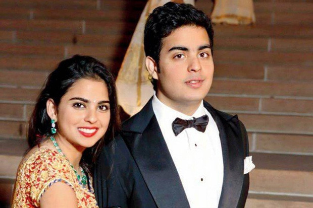 Tỷ phú Ấn Độ Mukesh Ambani có 2 con song sinh "tài sắc vẹn toàn" là Isha và Akash Ambani. Mới ở độ tuổi 30, cặp chị em này đã thể hiện tài năng và bản lĩnh của con nhà hào môn số 1 châu Á.