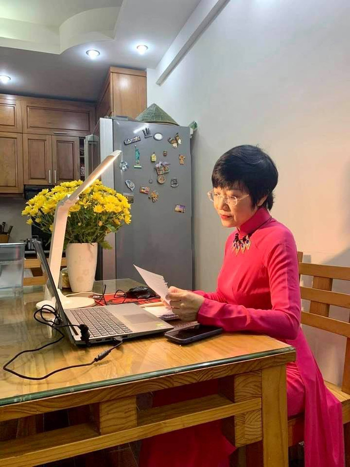 Góc làm việc của MC Thảo Vân những ngày phải ở nhà mùa dịch.