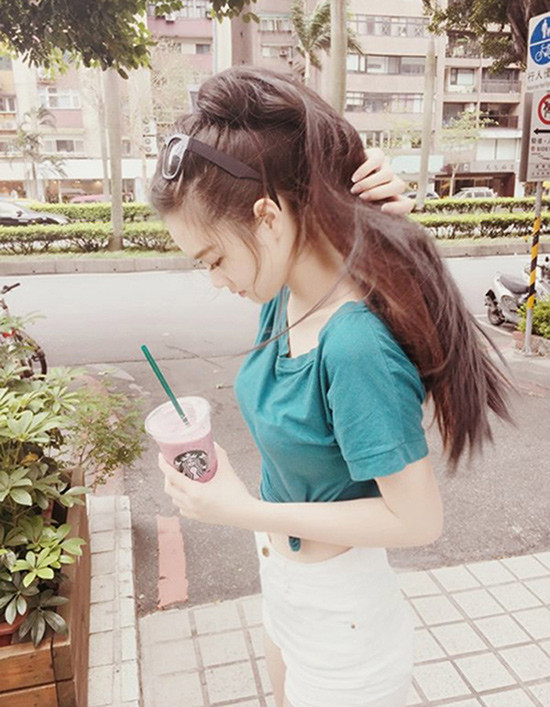 Zhang sở hữu chiều cao 1m70 và thân hình thon thả.