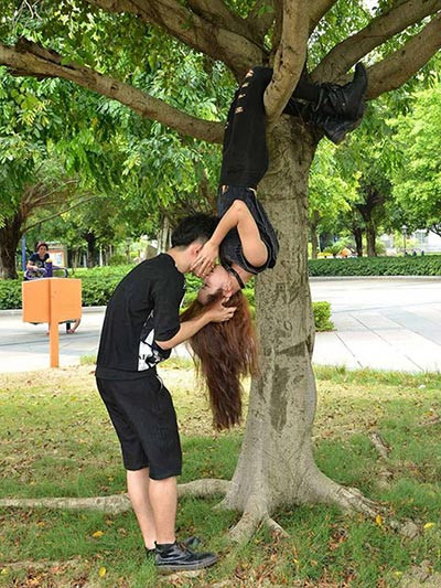 .... nhưng bộ ảnh cũng khiến một số người cảm thấy không thoải mái, đặc biệt là những người độc thân hoặc mới chia tay người yêu.