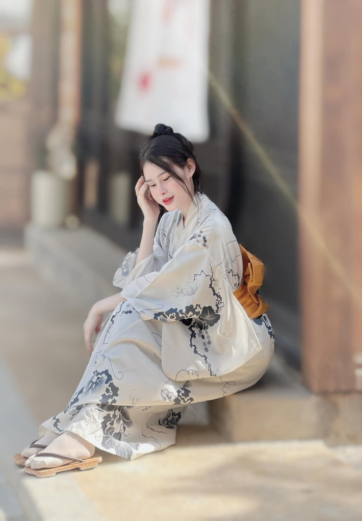 Lê Diên trở về với một diện mạo khác lạ khiến bạn bè, người thân ngỡ ngàng. Cô nàng nữ tính trong từng đường nét, cử chỉ.