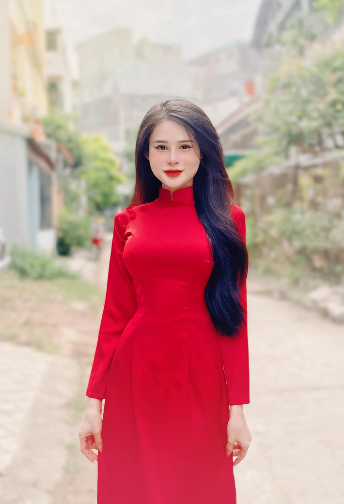 18 tuổi, Diên đem tất cả số tiền tích cóp được sang Thái Lan chuyển giới. Tìm hiểu nhiều về ca đại phẫu này, cô hiểu nó nguy hiểm và đau đớn đến mức nào. Thế nhưng, khát khao được làm con gái giúp cô nàng gốc Phú Yên vượt qua tất cả.