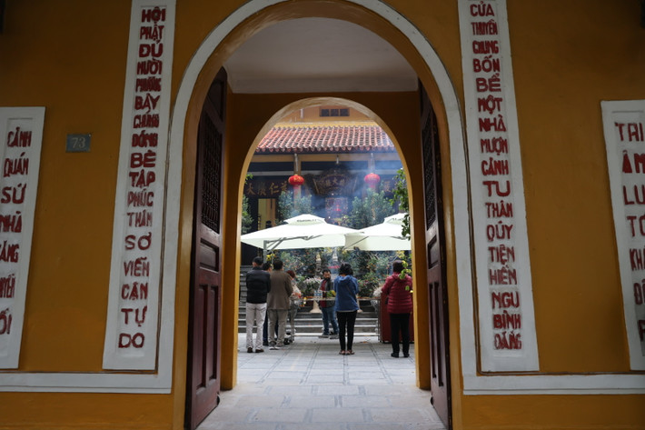 Từ xa xưa đến nay, đi lễ đền, lễ chùa đầu năm mới đã trở thành nét đẹp văn hóa của người dân Việt Nam cũng như người dân Hà Nội.