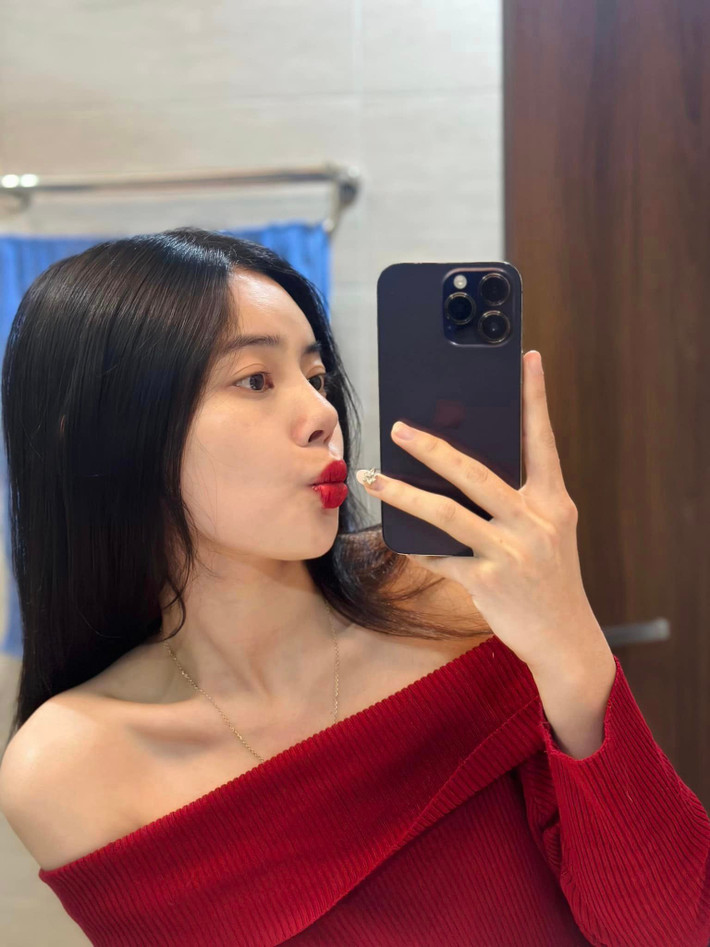 Mỹ Hạnh từng đảm nhiệm công việc trợ giảng trong 4 năm và làm gia sư môn Ngữ Văn, ôn thi đại học cho nhiều học sinh đạt thành tích cao.