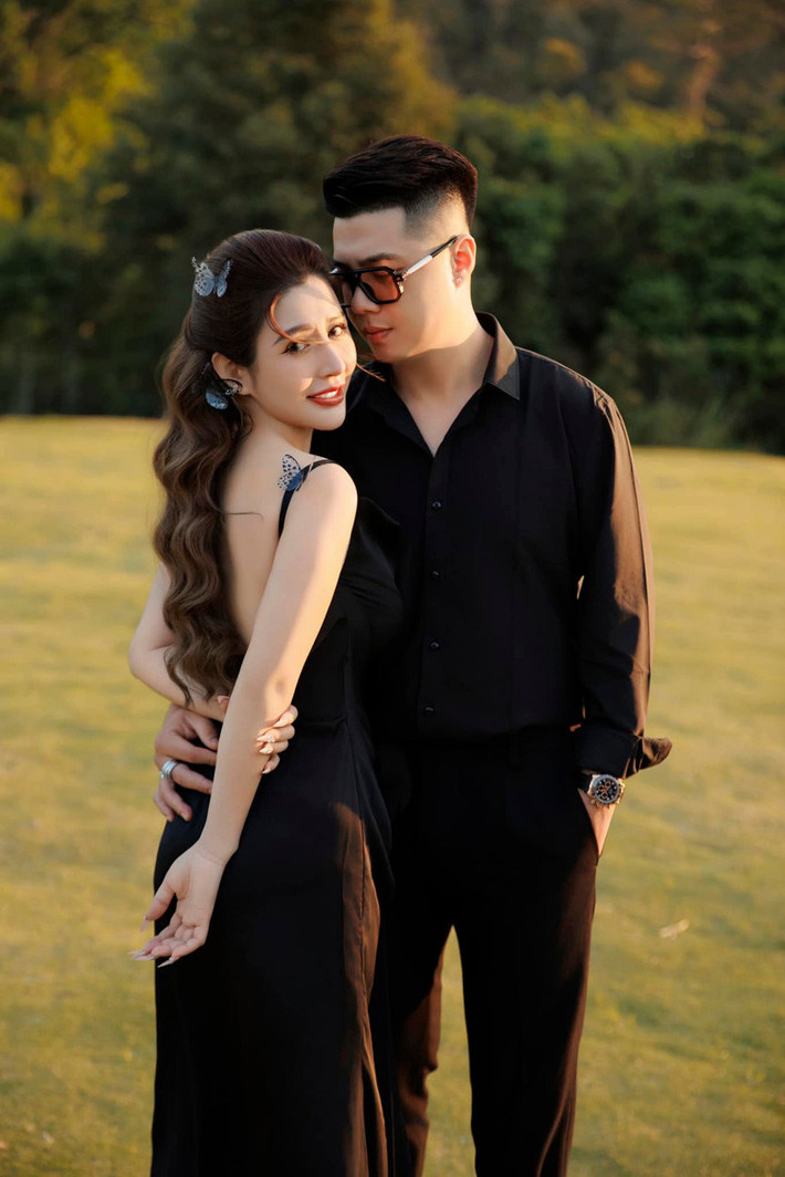 Hiện tại, vợ chồng Ngọc sống trong căn nhà riêng bề thế ở Cần Thơ. Cả hai làm kinh doanh và đang ấp ủ nhiều dự định mới.
