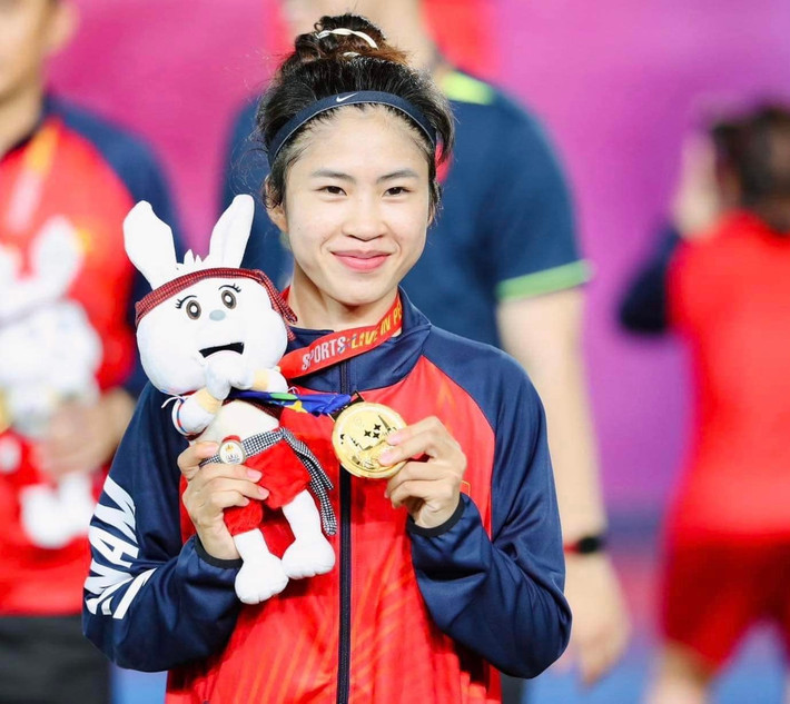 Tuy nhiên, Thanh Nhã vẫn là một trong những cầu thủ thi đấu nổi bật nhất trong màu áo ĐT nữ Việt Nam. Cô nàng tuổi Tỵ này nhận được sự đánh giá cao từ giới chuyên môn. Cô gái 22 tuổi được đồn đoán có khả năng ra nước ngoài thi đấu, giống như đàn chị Huỳnh Như.