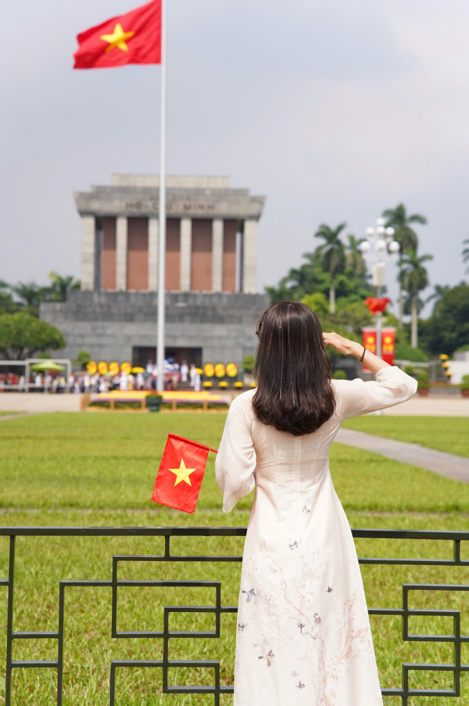 VĐV bắn súng Mộng Tuyền khi bước vào thi đấu cực ngầu khi diện áo dài thì dịu dàng vô cùng