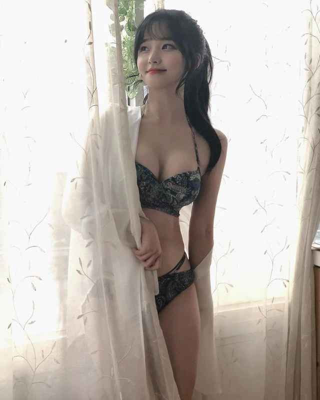 Nữ streamer có lần bức xúc đến mức định khởi kiện fan cuồng vì hành vi không đúng mực.