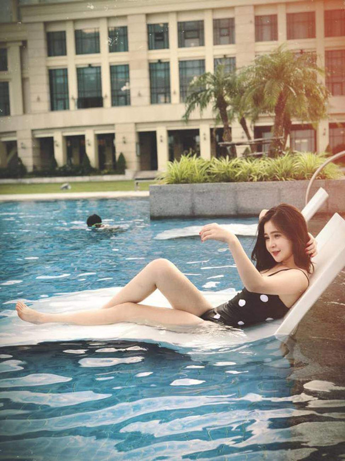 Thảo Nguyên sở hữu gương mặt thanh tú và thân hình cân đối cùng gu thời trang ấn tượng.
