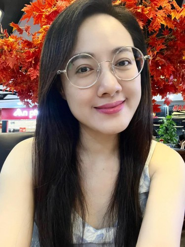 Trong một lần chia sẻ với truyền thông, nữ biên tập viên cho biết ông xã là người thường xuyên chịu thiệt, sinh hoạt theo lịch làm việc của vợ. Ông xã còn là hậu phương vững chắc, là sức mạnh tinh thần ủng hộ cô trong công việc.