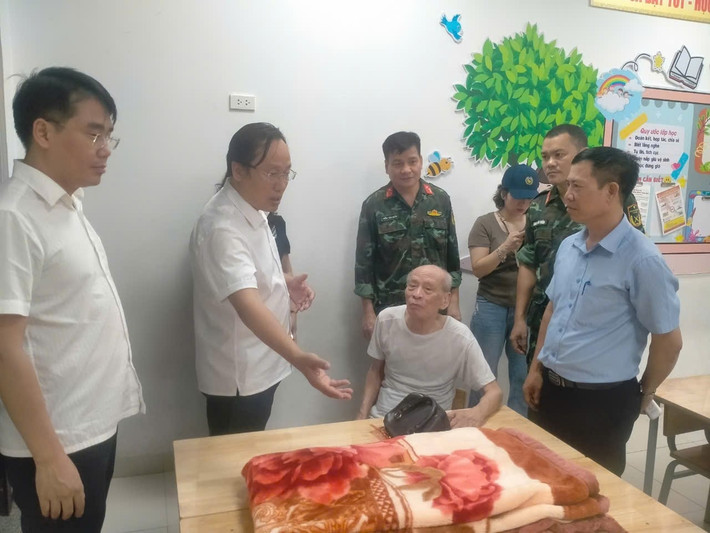 Bên cạnh đó, phường Tân Mai đã thành lập các tổ công tác gồm các ban ngành đoàn thể để hỗ trợ dân di dời.