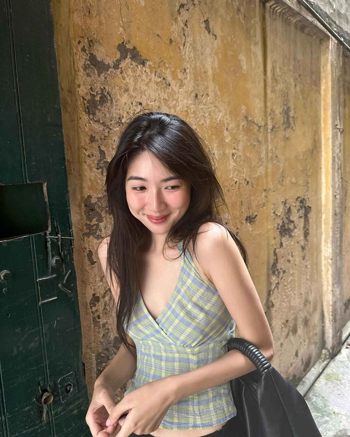 Hà Thi đam mê xê dịch, làm đẹp. Đó cũng là lý do khiến kênh của cô trở nên thu hút hơn bên cạnh những nội dung học tập.