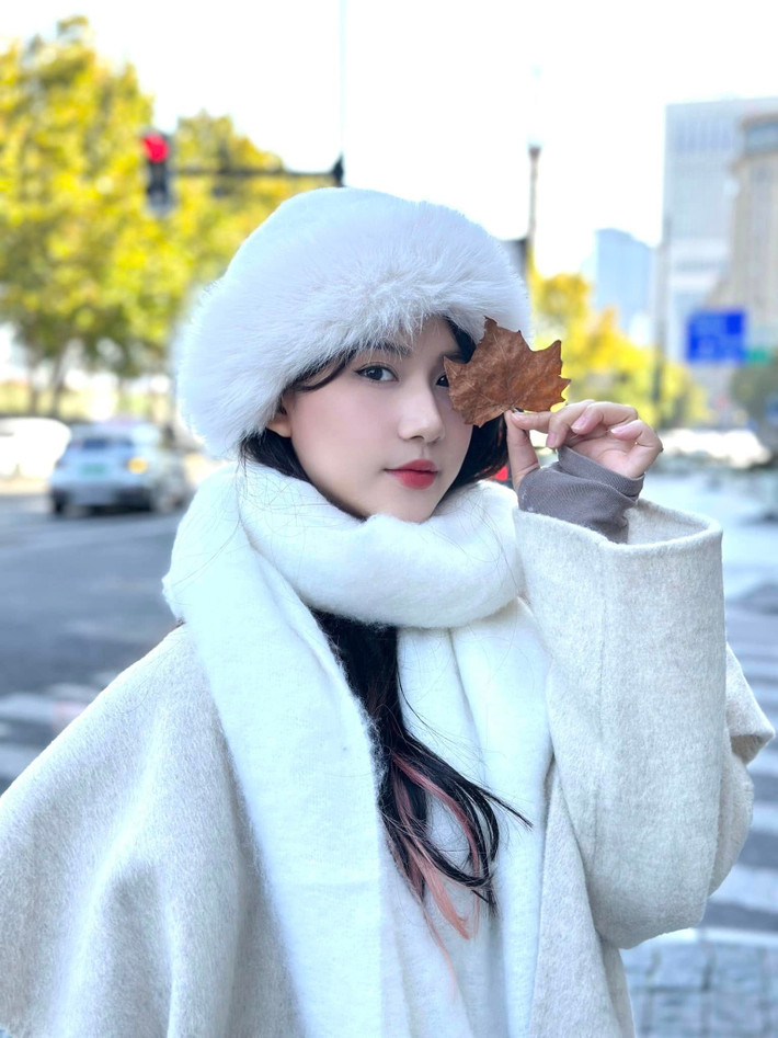 Tuy nhiên, không ít người dùng vô tình bắt gặp tài khoản của hot girl Như Lê trên app hẹn hò. Thông tin hình ảnh cũng được cập nhật giao diện gần nhất của chính chủ.