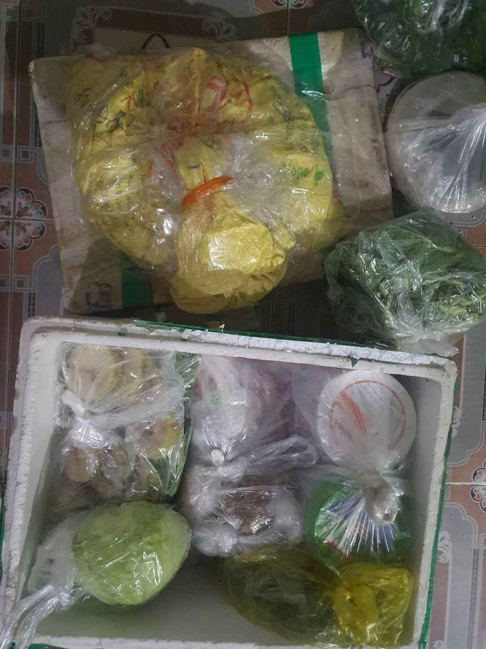 à con cái dù có khôn lớn, trưởng thành thế nào đi chăng nữa thì trong mắt bố mẹ, chúng ta vẫn mãi là những đứa trẻ vụng dại cần được săn sóc, chở che.