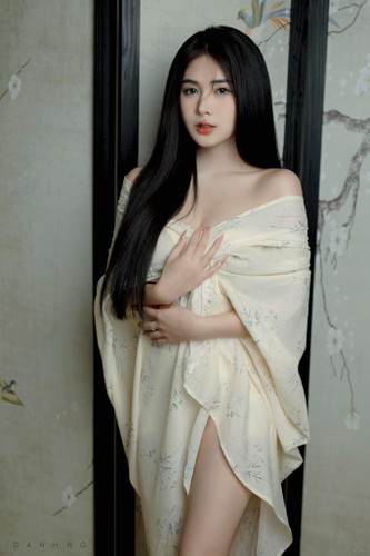 Song cũng có ý kiến chỉ ra rằng, tài khoản này sử dụng hình ảnh Quỳnh Alee dễ gây hiểu lầm, nếu không muốn nói là lợi dụng danh tiếng của hot girl TikTok này cho mục đích quảng cáo, thương mại, buôn bán của cá nhân.