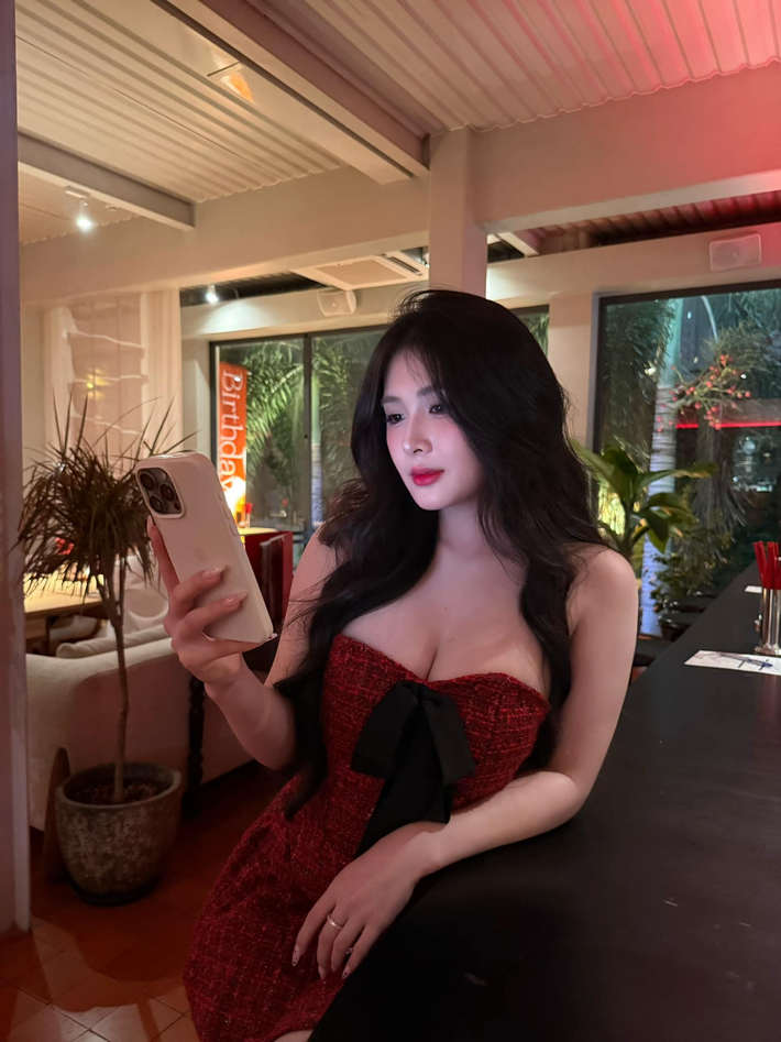 Với độ hot của Quỳnh Alee, bài đăng nhanh chóng thu về lượng tương tác bùng nổ, đa số dành nhiều lời có cánh cho nữ chính.