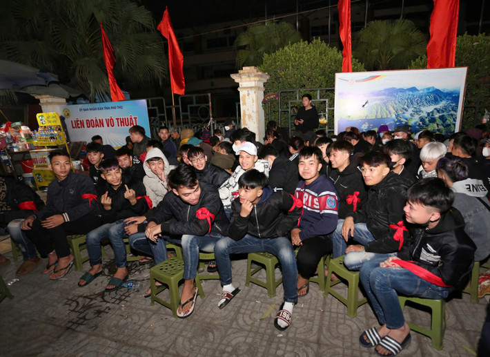 Tối ngày 26/12, tuyển Việt Nam đã khiến người hâm mộ nức lòng khi giành chiến thắng kịch tính 2-0 trước Singapore.