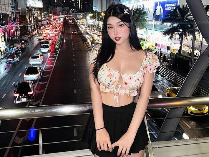 Chẳng những có gương mặt xinh đẹp, Duyên Híp còn sở hữu vóc dáng chuẩn đẹp, nhiều đường cong.