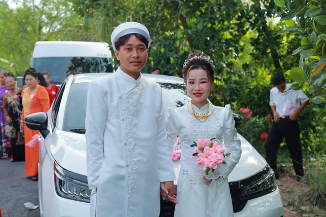 Trong ngày trọng đại, cô dâu nào cũng mong muốn bản thân xinh đẹp, lộng lẫy, trở thành người nổi bật nhất của ngày vui. Thế nhưng, Nguyễn Anh Thư (22 tuổi, Kiên Giang) lại có chút kém may mắn khi gặp phải tình huống “khó đỡ” ngay sát ngày cưới.