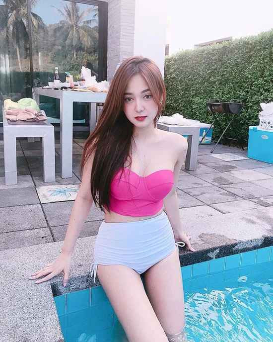 Ngay cả khi niềng răng, Pornsawan Phusua vẫn không hề giảm đi sức hút. Cô được ca ngợi là sở hữu "vẻ đẹp thiên thần".