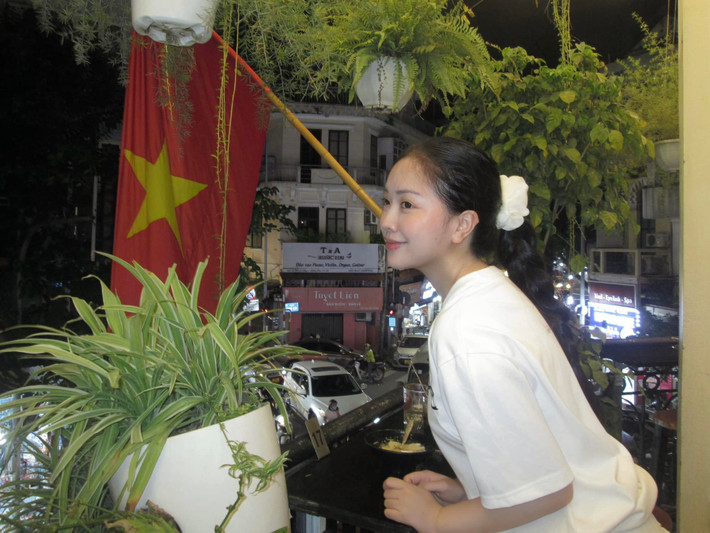Đáng chú ý, nhan sắc của bà xã Hà Đức Chinh nhận được nhiều lời khen từ công chúng.