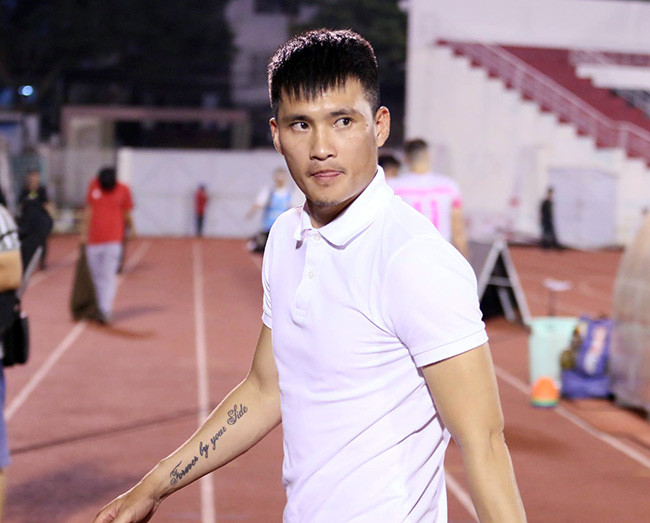 Công Vinh sở hữu 3 Quả bóng Vàng Việt Nam vào các năm 2004, 2006, 2007.