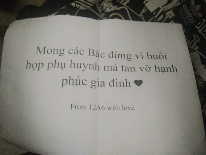 Những ngày này, dân tình liên tục chia sẻ khẩu hiệu "đừng vì buổi họp phụ huynh mà chia rẽ hạnh phúc gia đình".