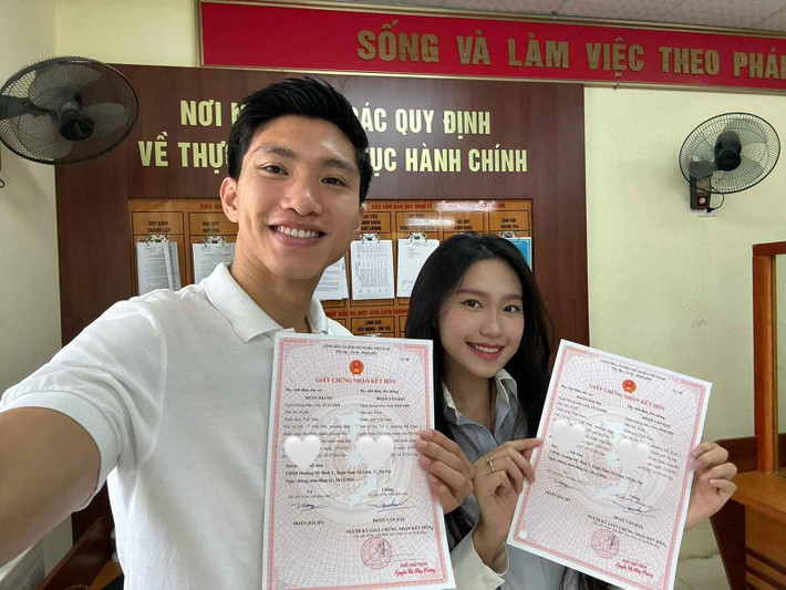 Ngày 20/10/2023, Đoàn Văn Hậu và Doãn Hải My bất ngờ khoe đăng kí kết hôn.