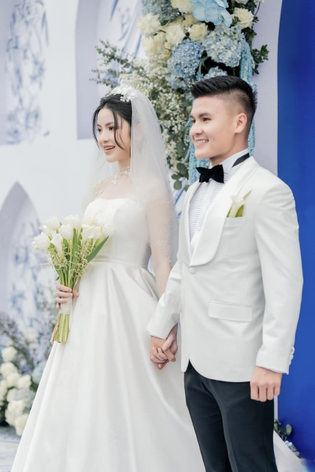 Còn Chu Thanh Huyền, cô nàng lui về phía sau để lo cho quý tử sinh năm Rồng và buôn bán kinh doanh online.