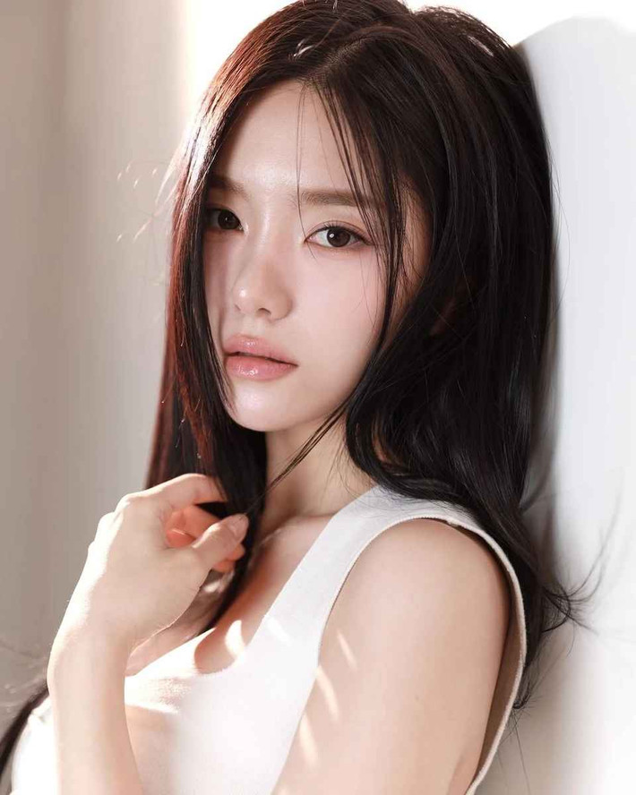 Gái xinh đang gây sốt tại Đảo Thiên Đường: Visual xinh khó cưỡng, tủ đồ có đúng 5 màu Chương trình hẹn hò Đảo Thiên Đường vừa lên sóng đã nhận được nhiều sự chú ý của khán giả. Trong tập 1, cô gái hot nhất chính là mỹ nhân Hàn Quốc Lee Rayeon.