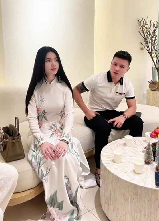 Vợ sắp cưới của Quang Hải được nhận xét xinh đẹp như công chúa khi diện váy cưới.