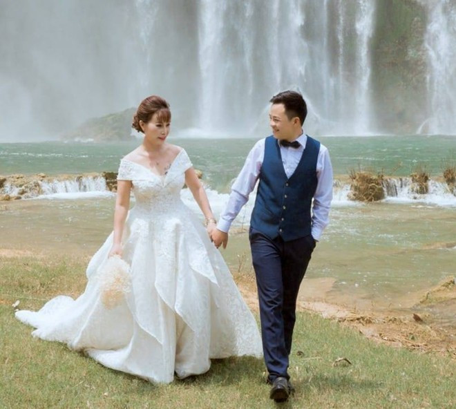 Năm 2018, cuộc hôn nhân của “cô dâu 62 tuổi” Thu Sao và chú rể kém 36 tuổi Hoa Cương được nhiều người chú ý. Ngay cả khi không còn những phát ngôn “gây sốc”, những trò lừa nhằm “câu like”, “câu view”, cặp đôi lệch tuổi vẫn thu hút nhiều sự quan tâm.