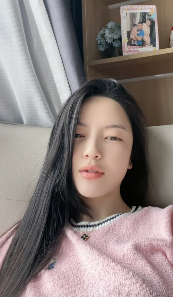 Trong mắt người hâm mộ, Chu Thanh Huyền được nhận xét có ngoại hình xinh đẹp, khả ái. Cô nàng sở hữu vóc dáng đẹp, phong cách thời trang ấn tượng.