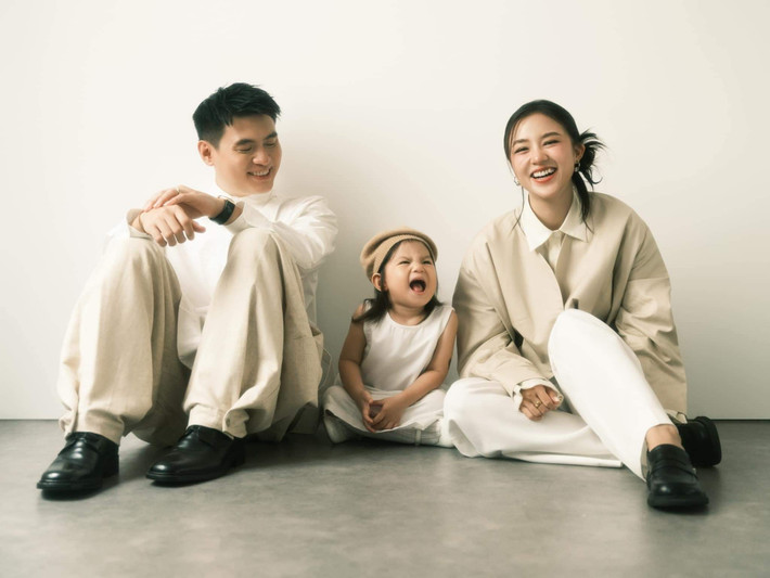 Cả gia đình Long Hạt Nhài và Salim có bức ảnh thành công khi tất cả đều thể hiện được biểu cảm.