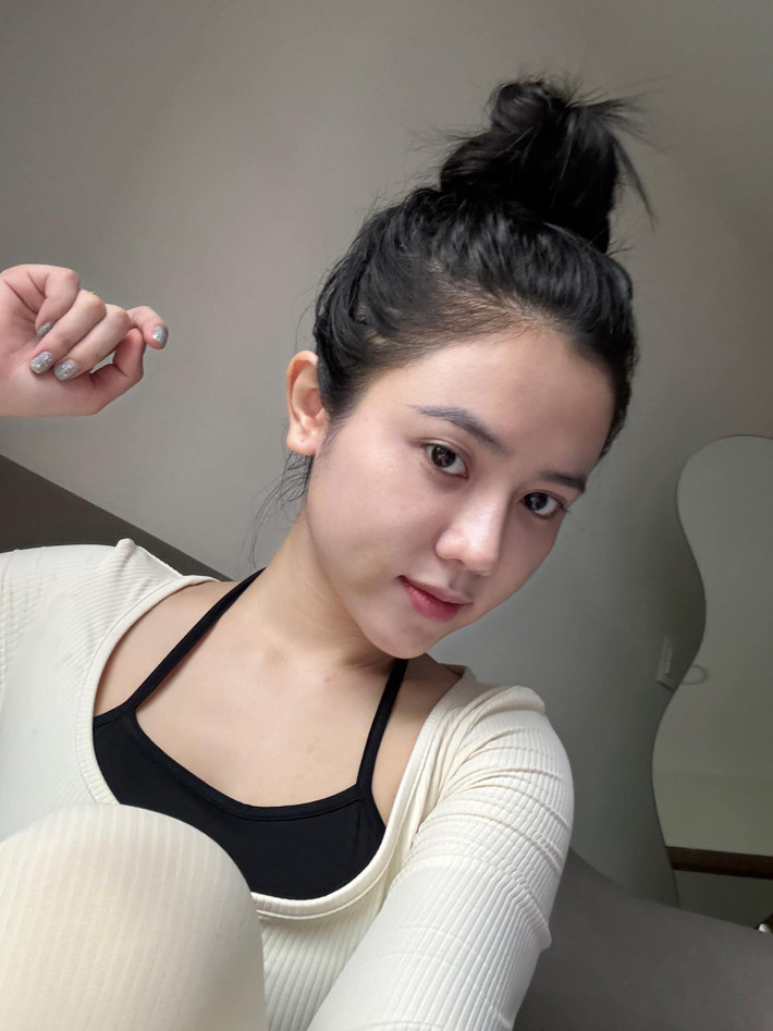 Cũng theo tiết lộ của Bò Chảnh, mỗi lần đi làm này làm kia như vậy, số tiền mà cô bỏ ra không hề nhỏ, đều lên đến hàng triệu đến hàng chục triệu. Chẳng hạn như riêng tiền phun môi đã là 17 triệu đồng.