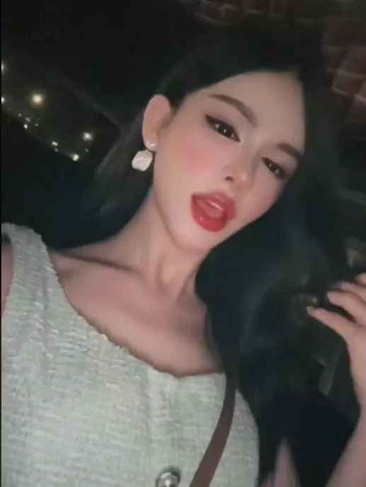 Mới đây, Mẫn Nhi đã liên tục đăng tải thêm nhiều video khoe sắc, khiến CĐM vô cùng bất ngờ và choáng ngợp trước sự thay đổi 180 độ.