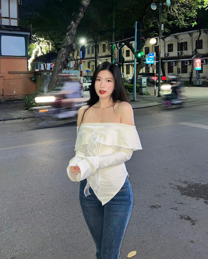 Hiện tại, Trang Bea cao 169cm, nặng 55kg. "Nhan sắc của tôi là hoàn toàn tự nhiên. Tôi cũng hay nhận được lời khen về vóc dáng, khá cao và mảnh khảnh. Còn về gương mặt mọi người hay bảo là nhìn khá xinh xắn, hài hoà" cô chia sẻ.