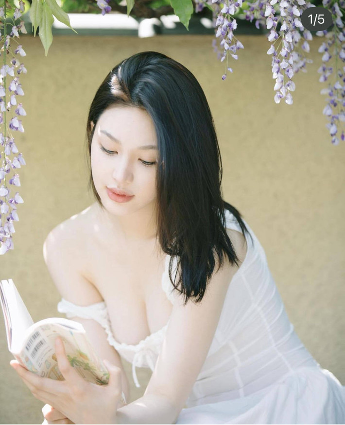 Kiểu váy đơn giản những vẫn giúp làm nổi bật vóc dáng của hot mom xứ Trung.