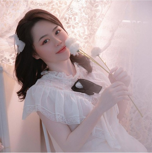 Trong mỗi khung hình, hot girl Nha Trang đều xinh tươi mơn mởn.