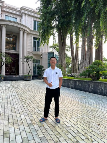 "Chúng tôi thấy ảnh giống nên đăng lên cho vui thôi", một thành viên nhóm bạn Quang Linh nói.