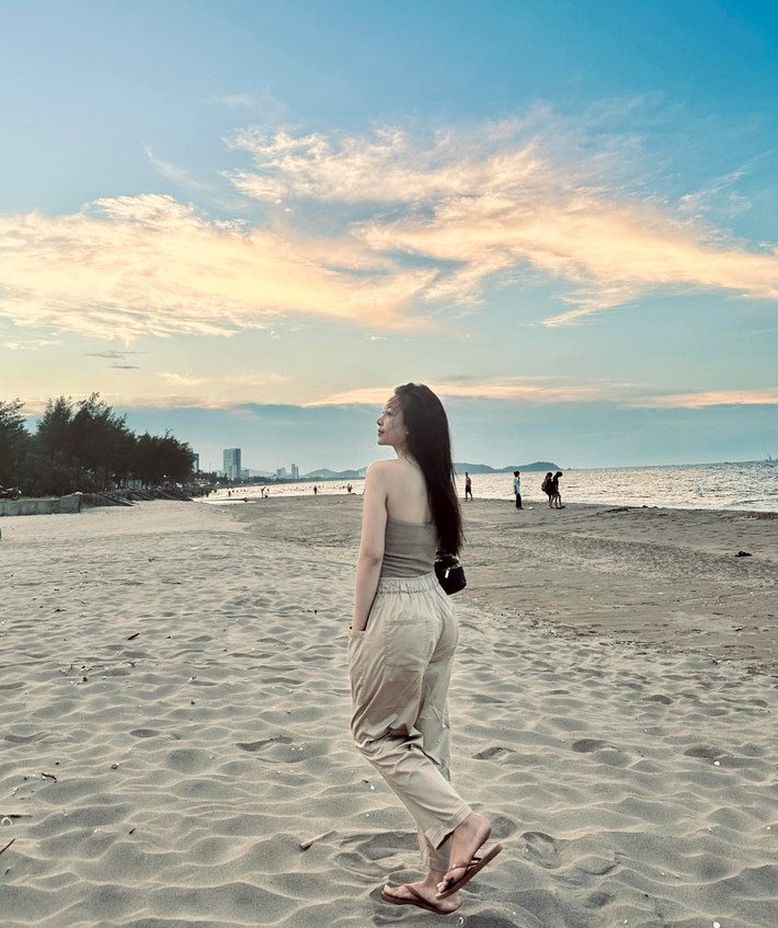 Ngoài công việc ở đội bóng, Phan Văn Đức và vợ Võ Nhật Linh cũng đầu tư xây dựng một khách sạn ở Cửa Lò, Nghệ An.