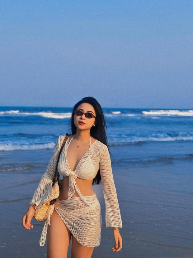 Vợ chồng cầu thủ Phan Văn Đức luôn nhận được nhiều sự quan tâm của người hâm mộ. Mới đây, hot girl Võ Nhật Linh lại khiến dân mạng hết lời khen ngợi khi đi du lịch.