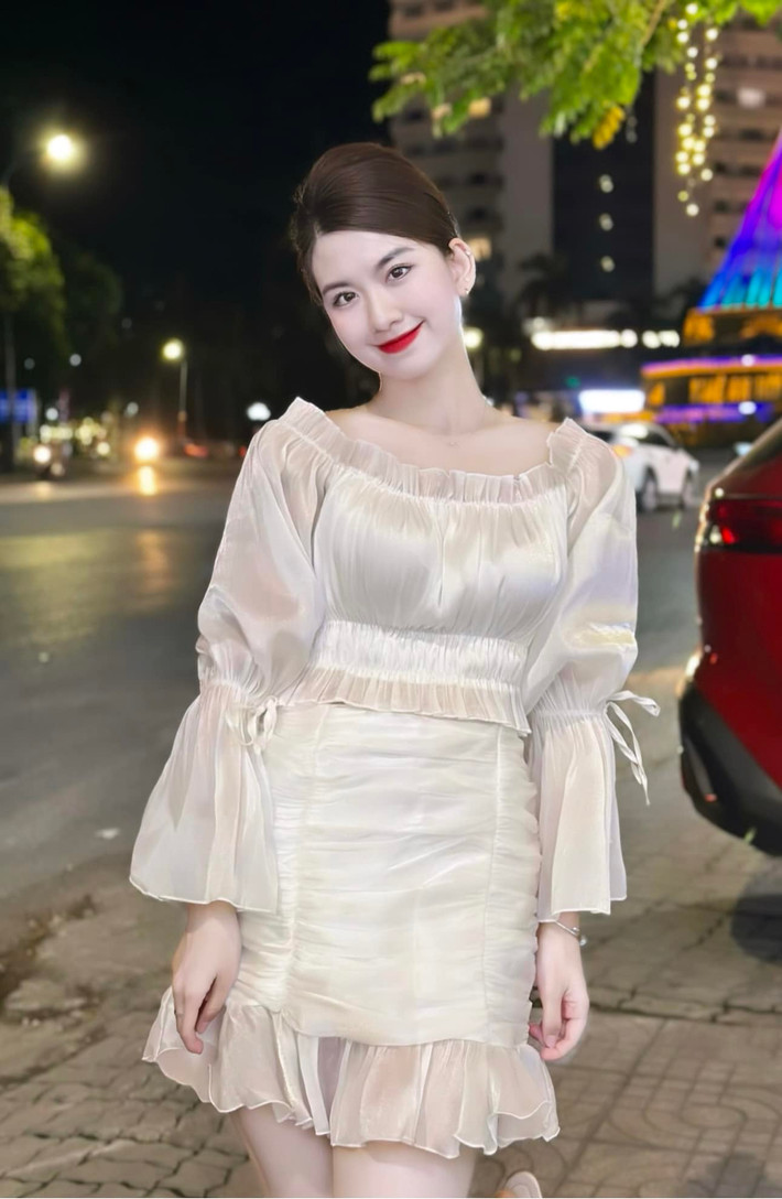 Để giữ gìn vóc dáng thon gọn, cô gái SN 2002 thường xuyên tập luyện thể dục kết hợp với chế độ ăn lành mạnh