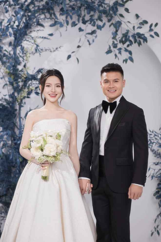 Đám cưới Quang Hải và Chu Thanh Huyền trở thành đề tài được cư dân mạng bàn tán nhiều nhất thời gian vừa qua.