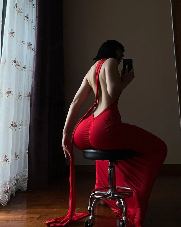 Trên Instagram, hot girl phòng gym có 190.000 người theo dõi.