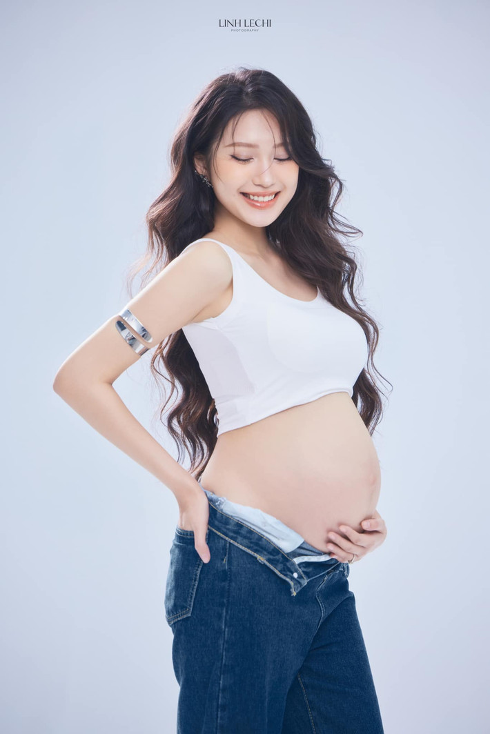 Khi được hỏi về thói quen chăm sóc da sau sinh, Doãn Hải My cũng thú nhận kể từ khi có em bé, các bước chăm sóc da của cô ngày càng tối giản.
