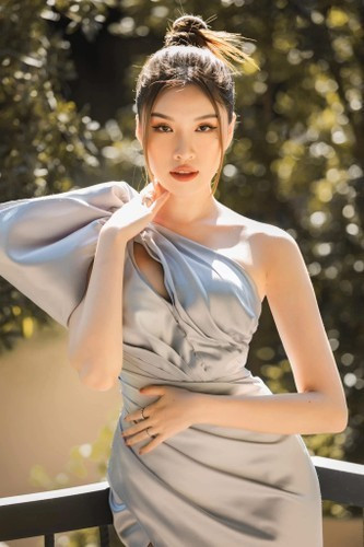 Với những outfit cực tôn dáng Thanh Thanh Huyền khiến người nhìn không thể rời mắt mỗi khi đứng trên sân khấu.