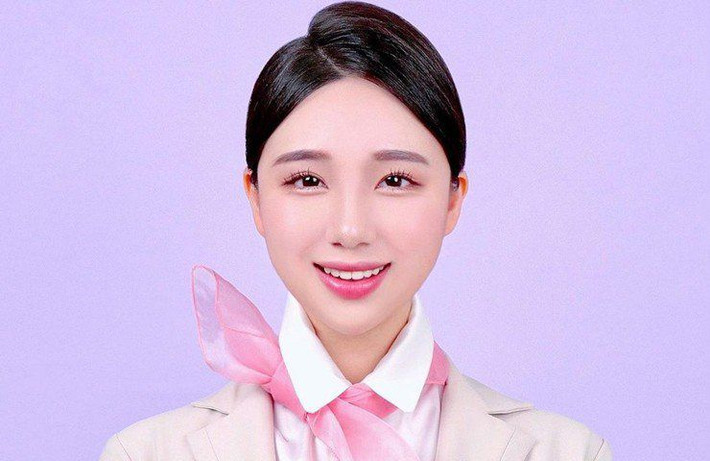 Bên cạnh đó, người đẹp này còn tốt nghiệp khoa dịch vụ hàng không, Đại học Kyungwoon.