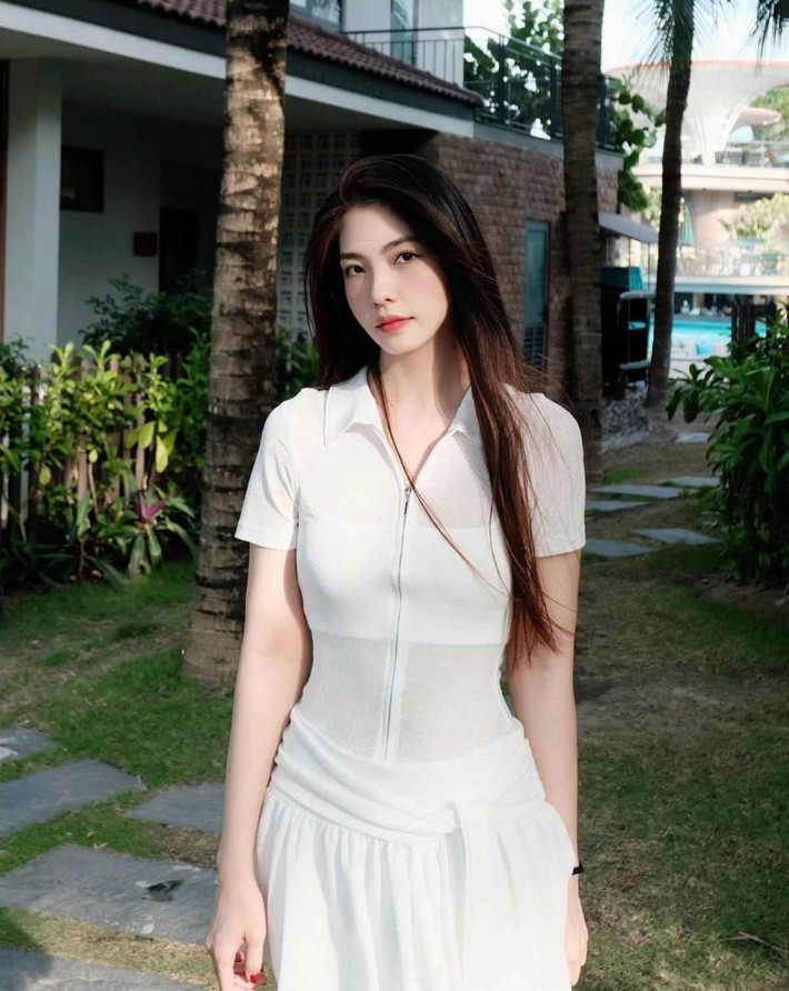 Theo dõi cô nàng trên mạng xã hội, vào mỗi dịp đặc biệt, Uyên Endy thường chia sẻ những món quà đắt đỏ hoặc những lời nhắn tình cảm đến từ bạn trai nhưng không nói rõ danh tính.